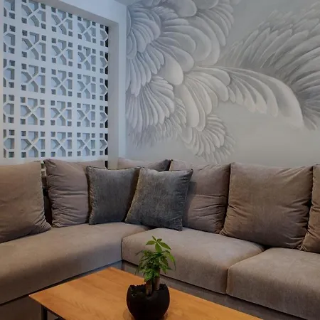 Azalea Luxury Apartment *